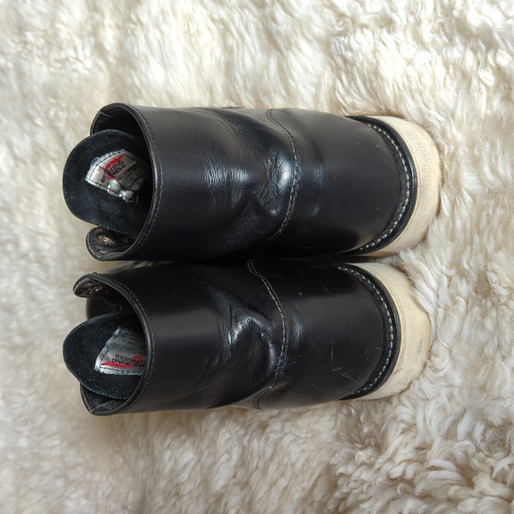 Red Wing 8165 Round Toe Heritage Boots - Picture 3 of 16
